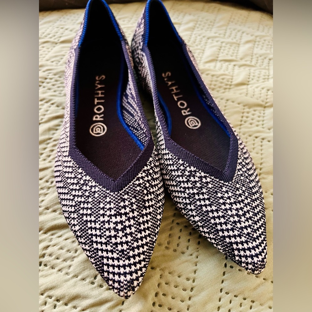 Rothy's Navy Houndstooth Point in Flat
Shoes 8.5 - Picture 2 of 9